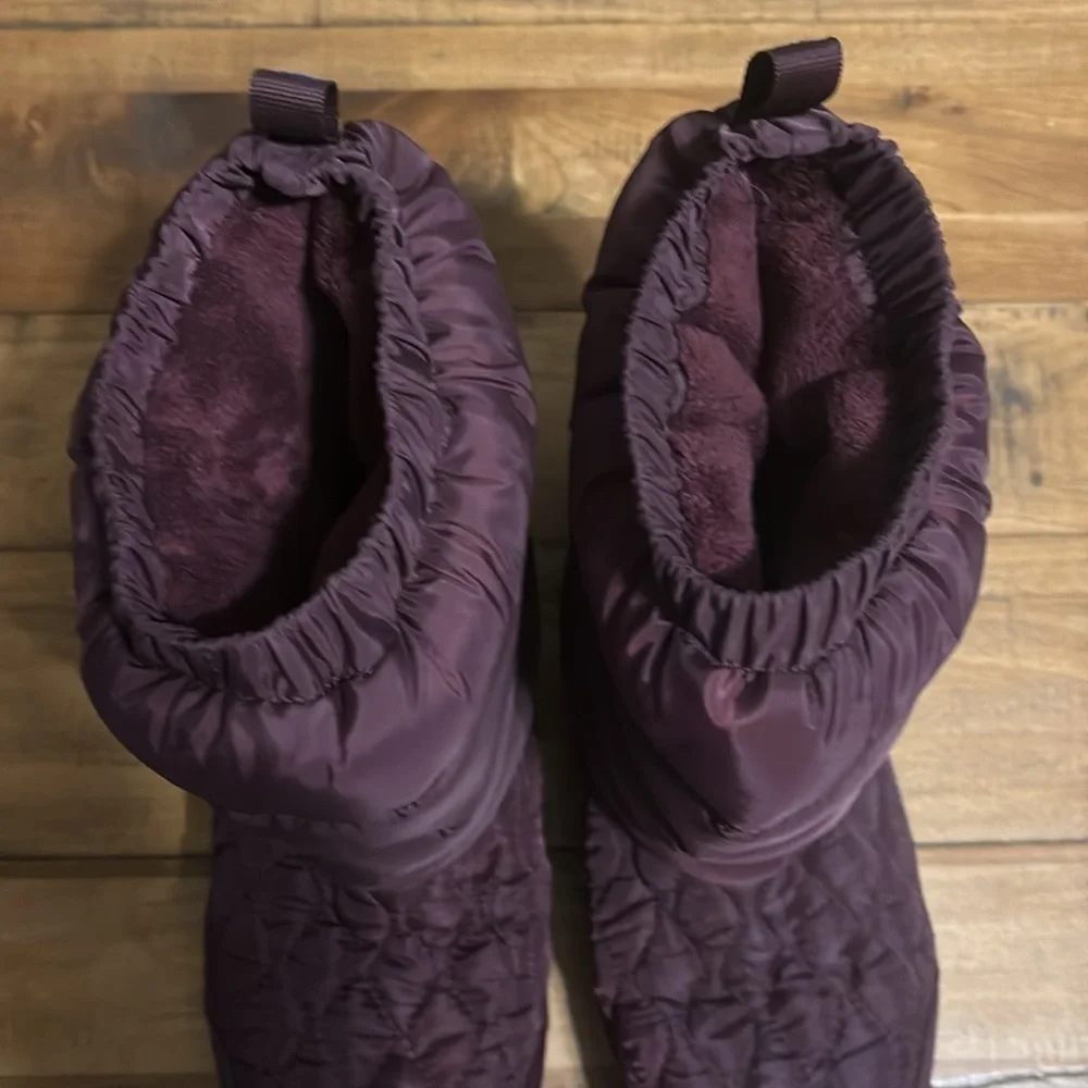 Columbia Minx™️ Slip Boot in Epic Plum size 9, some small scuffs…